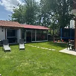 падалото Vila *