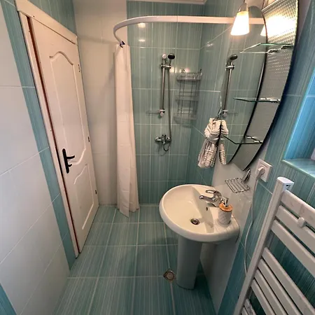 빌라 падалото