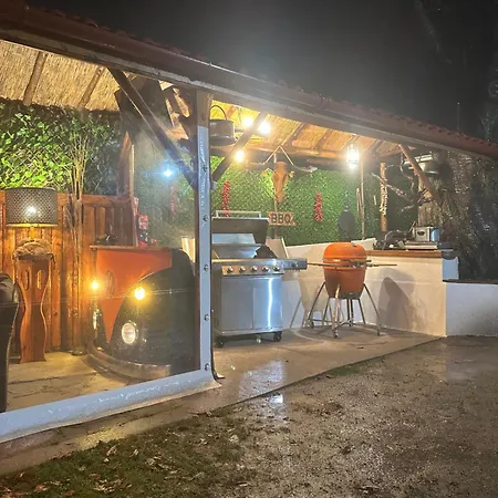 빌라 падалото