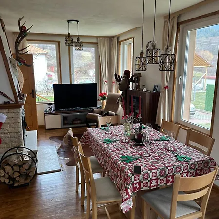 빌라 падалото